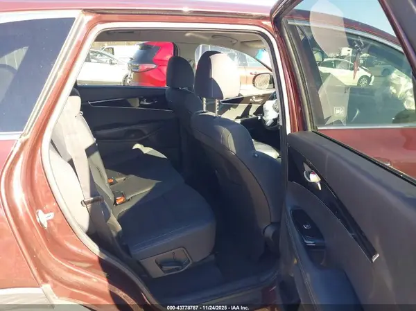 5XYPGDA31KG499107 2019 KIA SORENTO - Image 8