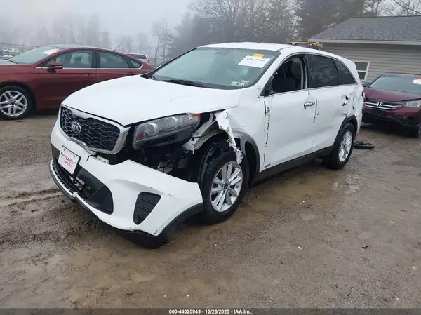 5XYPGDA31KG503768 2019 KIA SORENTO - Image 2