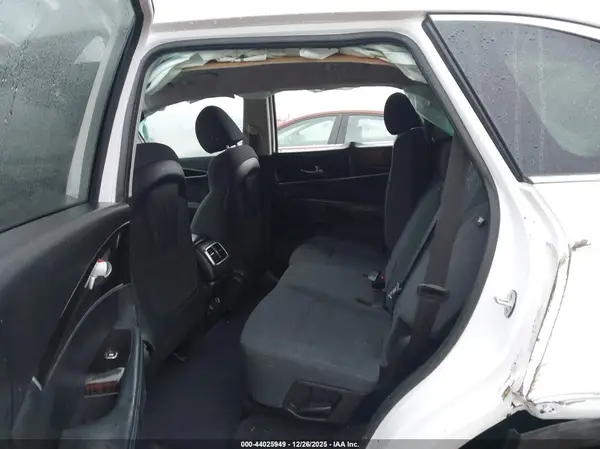 5XYPGDA31KG503768 2019 KIA SORENTO - Image 8