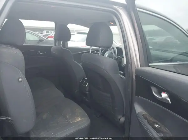 5XYPGDA31KG545356 2019 KIA SORENTO - Image 8