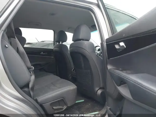 5XYPGDA31KG549617 2019 KIA SORENTO - Image 8