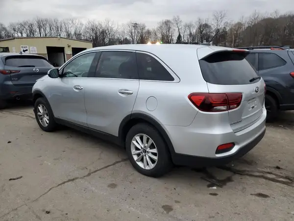 5XYPGDA31KG564277 2019 KIA SORENTO - Image 2