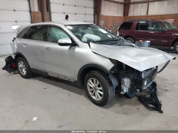 5XYPGDA31KG567745 2019 KIA SORENTO - Image 1