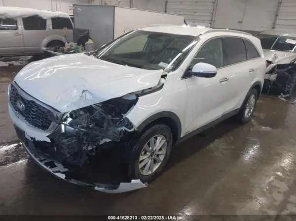 5XYPGDA31KG574100 2019 KIA SORENTO - Image 2