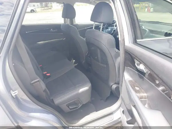 5XYPGDA31KG601733 2019 KIA SORENTO - Image 8