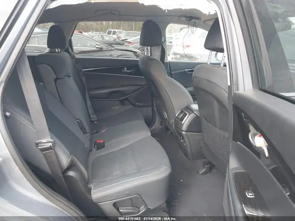 5XYPGDA31KG604017 2019 KIA SORENTO - Image 8