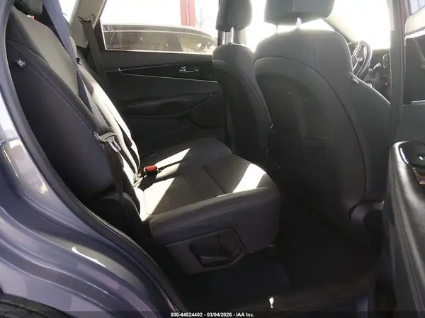 5XYPGDA31KG604406 2019 KIA SORENTO - Image 8