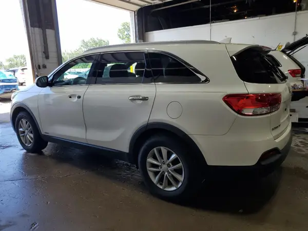 5XYPGDA32GG001794 2016 KIA SORENTO - Image 2
