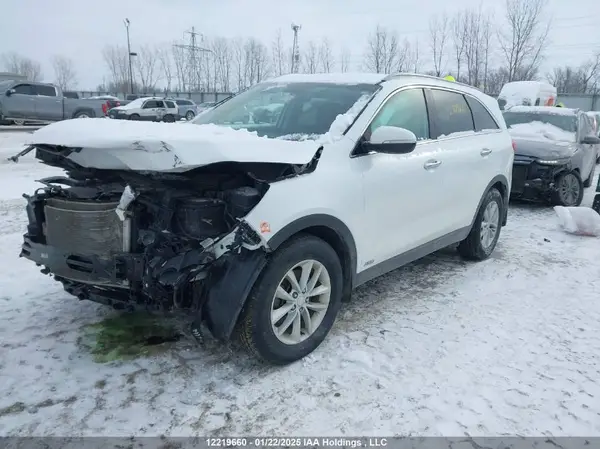 5XYPGDA32GG014996 2016 KIA SORENTO - Image 2