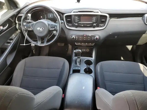5XYPGDA32GG015582 2016 KIA SORENTO - Image 8