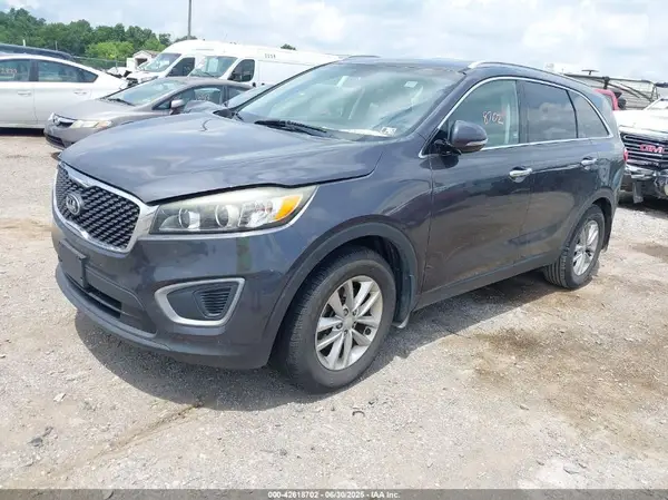 5XYPGDA32GG026503 2016 KIA SORENTO - Image 2