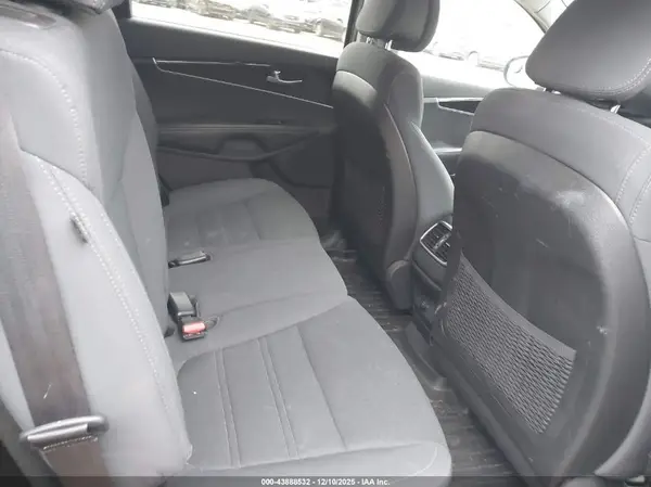 5XYPGDA32GG043012 2016 KIA SORENTO - Image 8