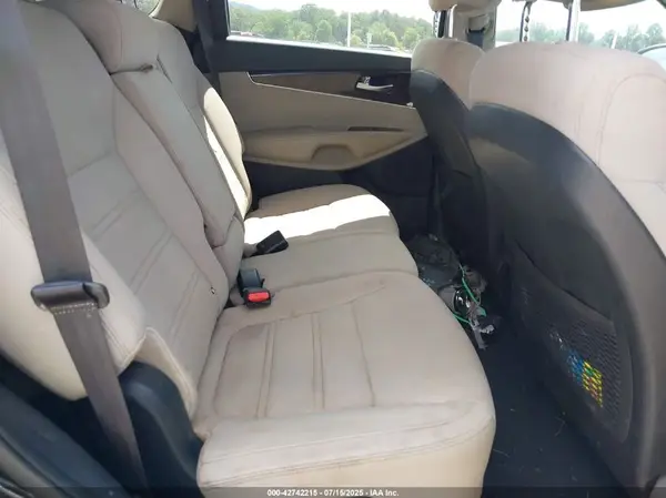 5XYPGDA32GG043060 2016 KIA SORENTO - Image 8