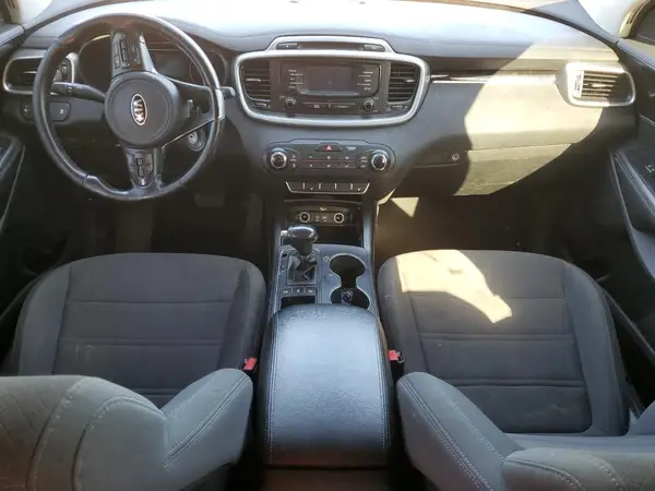 5XYPGDA32GG046525 2016 KIA SORENTO - Image 8