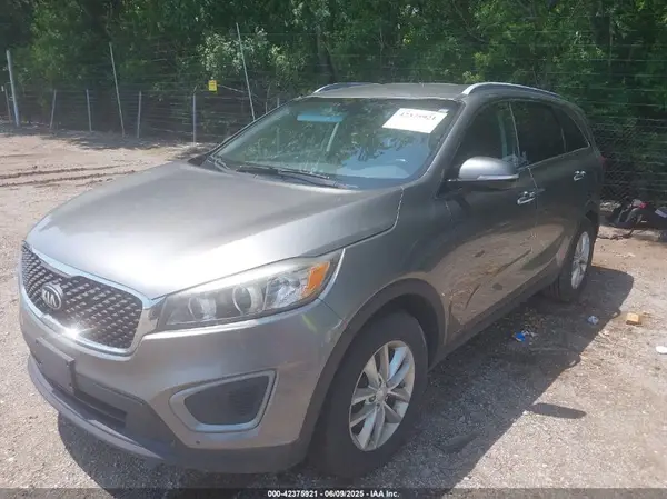 5XYPGDA32GG053149 2016 KIA SORENTO - Image 2