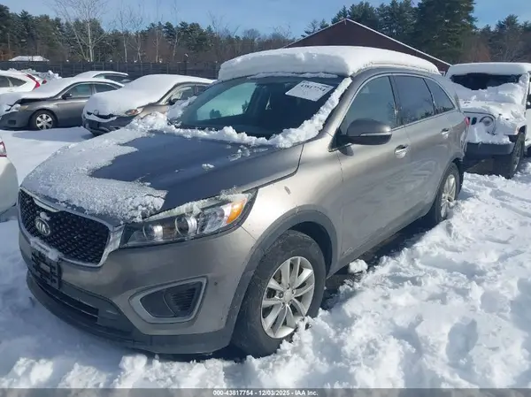 5XYPGDA32GG053989 2016 KIA SORENTO - Image 2