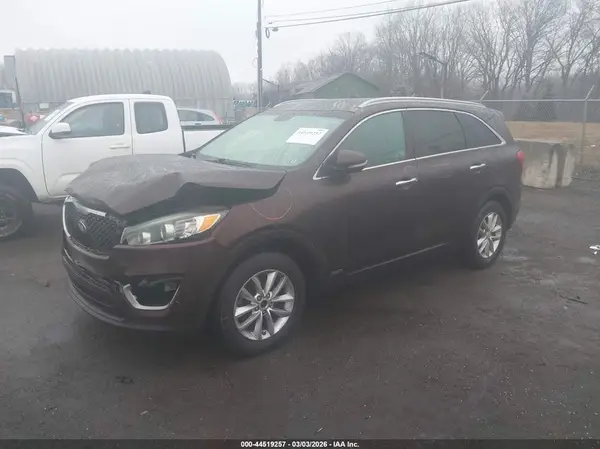 5XYPGDA32GG058450 2016 KIA SORENTO - Image 2