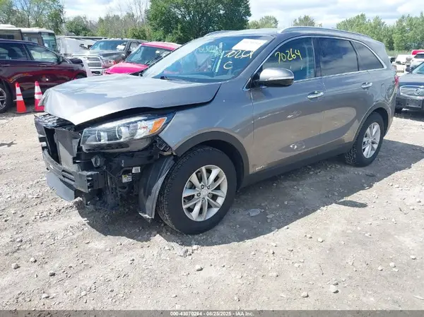 5XYPGDA32GG066192 2016 KIA SORENTO - Image 2