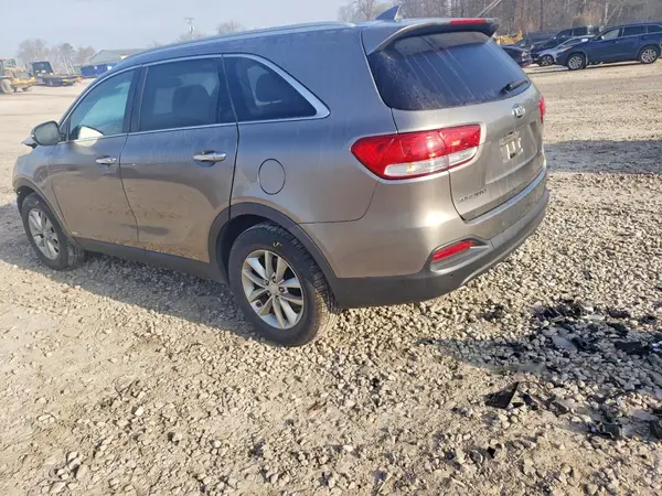 5XYPGDA32GG066760 2016 KIA SORENTO - Image 2