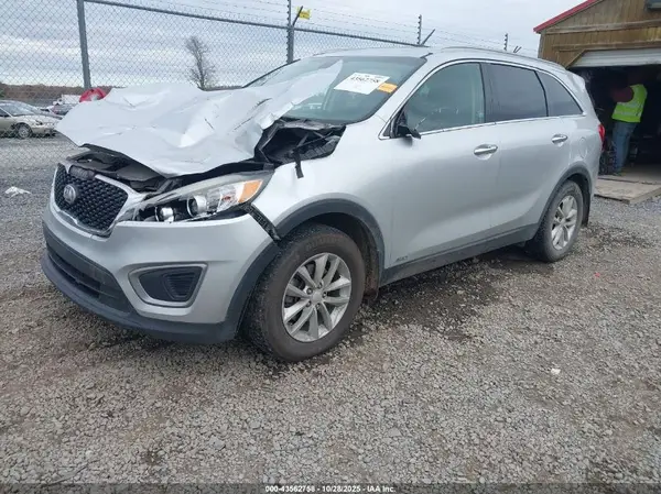 5XYPGDA32GG082165 2016 KIA SORENTO - Image 2