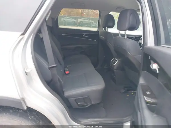 5XYPGDA32GG082165 2016 KIA SORENTO - Image 8