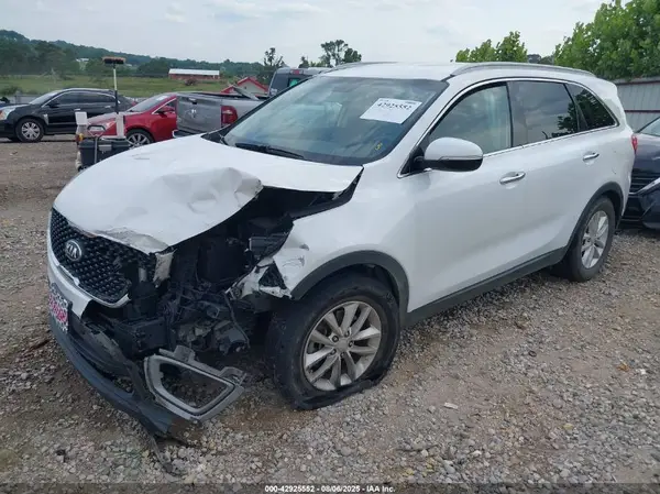 5XYPGDA32GG086829 2016 KIA SORENTO - Image 2