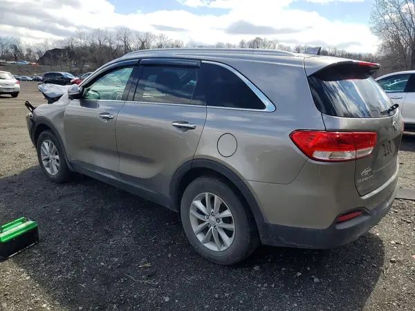 5XYPGDA32GG098852 2016 KIA SORENTO - Image 2