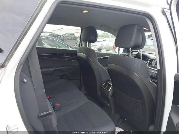 5XYPGDA32GG105329 2016 KIA SORENTO - Image 8