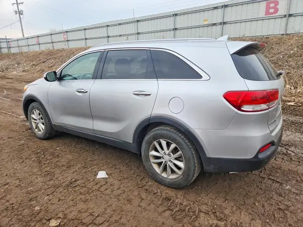 5XYPGDA32GG114404 2016 KIA SORENTO - Image 2