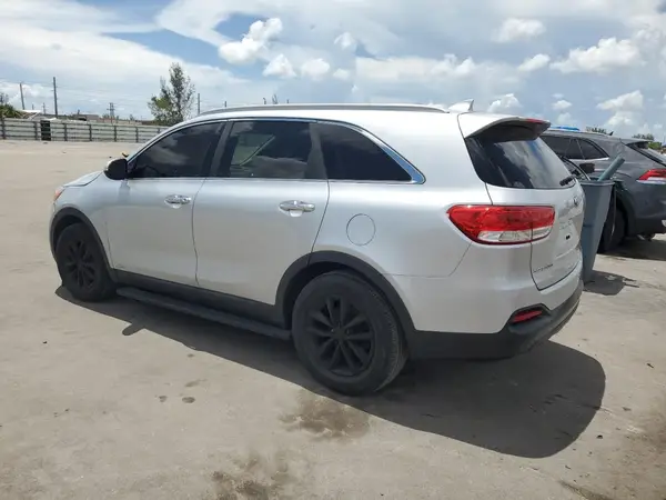 5XYPGDA32GG147919 2016 KIA SORENTO - Image 2