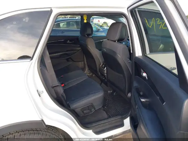 5XYPGDA32GG149587 2016 KIA SORENTO - Image 8