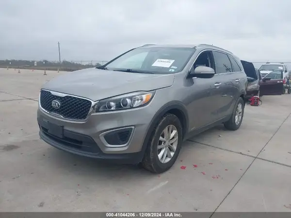 5XYPGDA32GG161805 2016 KIA SORENTO - Image 2