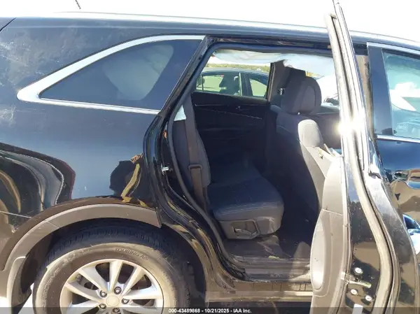 5XYPGDA32GG165224 2016 KIA SORENTO - Image 8