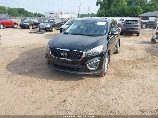 5XYPGDA32GG168026 2016 KIA SORENTO - Image 2