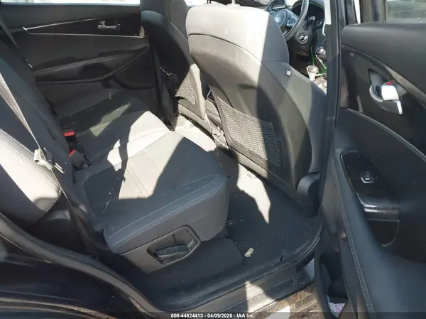 5XYPGDA32HG213998 2017 KIA SORENTO - Image 8