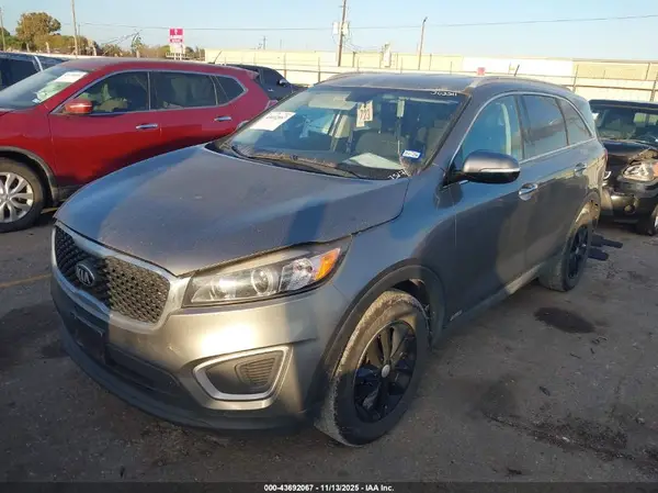 5XYPGDA32HG217517 2017 KIA SORENTO - Image 2
