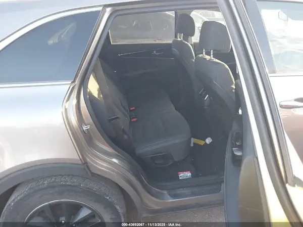 5XYPGDA32HG217517 2017 KIA SORENTO - Image 8