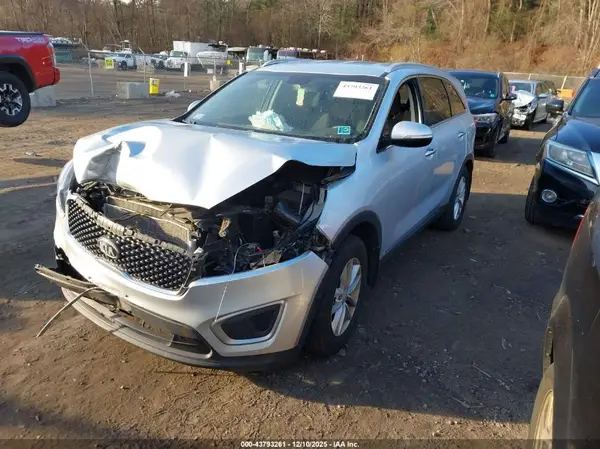 5XYPGDA32HG219025 2017 KIA SORENTO - Image 2