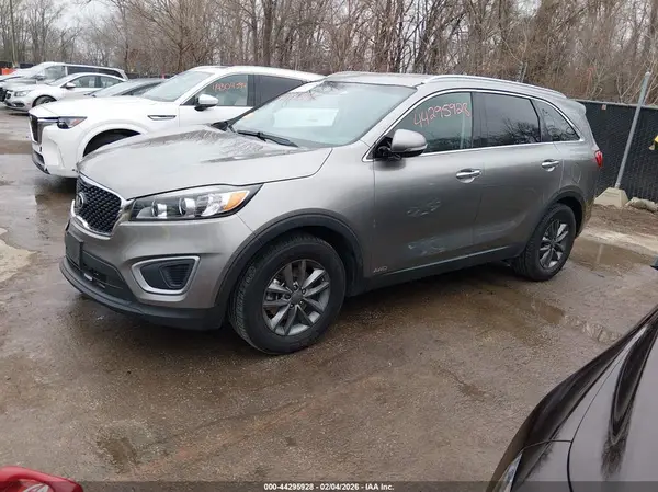 5XYPGDA32HG232101 2017 KIA SORENTO - Image 2