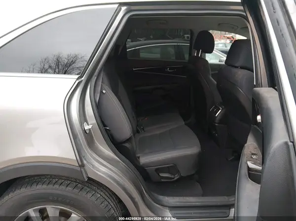 5XYPGDA32HG232101 2017 KIA SORENTO - Image 8