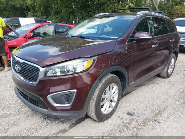 5XYPGDA32HG236858 2017 KIA SORENTO - Image 2