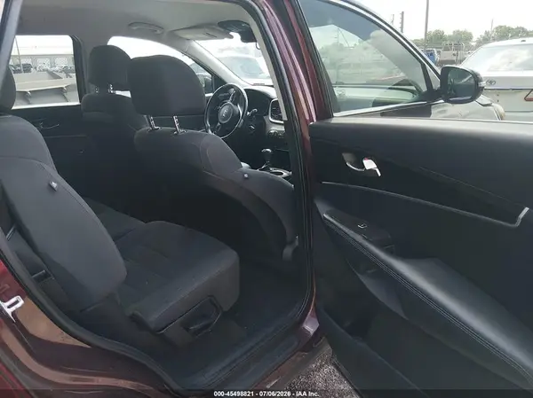 5XYPGDA32HG236858 2017 KIA SORENTO - Image 8