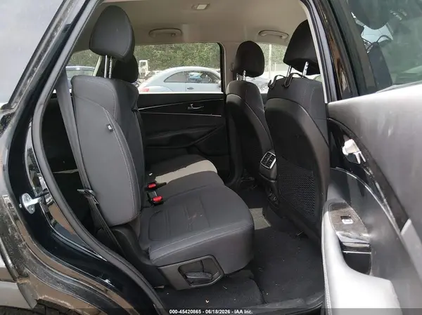 5XYPGDA32HG256107 2017 KIA SORENTO - Image 8