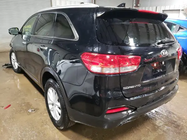 5XYPGDA32HG263798 2017 KIA SORENTO - Image 2
