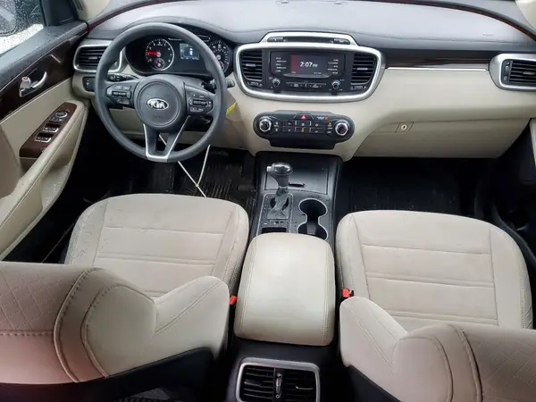 5XYPGDA32HG264255 2017 KIA SORENTO - Image 8