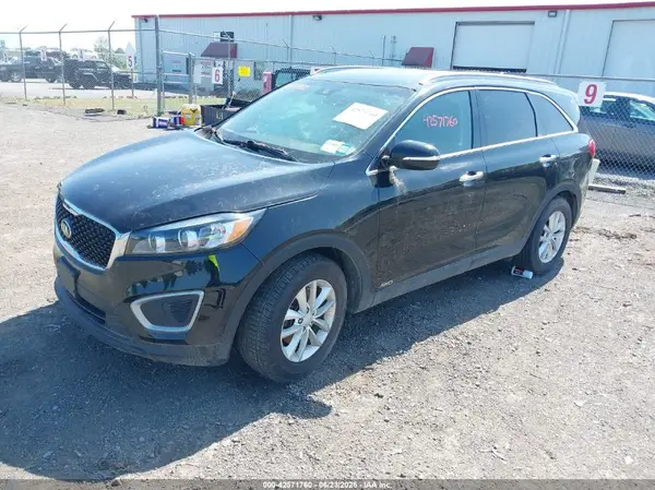 5XYPGDA32HG265986 2017 KIA SORENTO - Image 2
