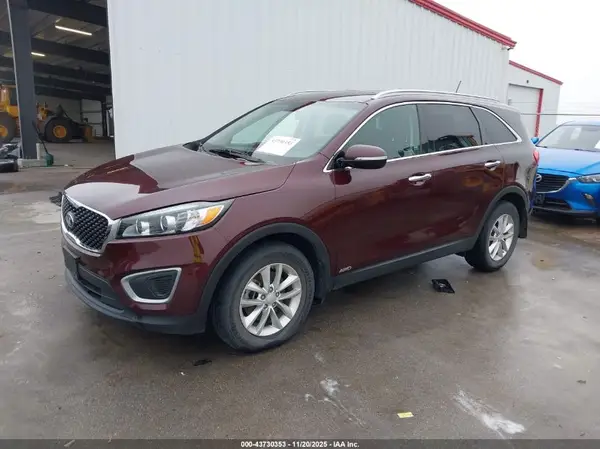 5XYPGDA32HG274221 2017 KIA SORENTO - Image 2