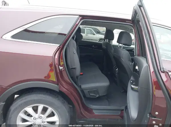 5XYPGDA32HG274221 2017 KIA SORENTO - Image 8