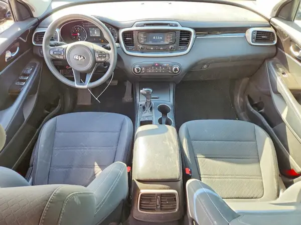 5XYPGDA32HG277829 2017 KIA SORENTO - Image 8