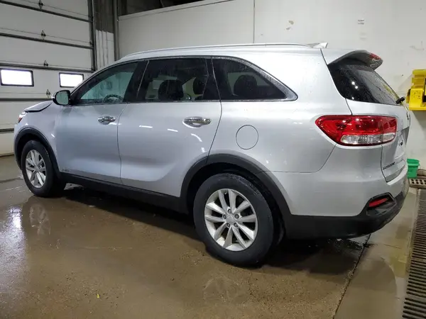5XYPGDA32HG282268 2017 KIA SORENTO - Image 2